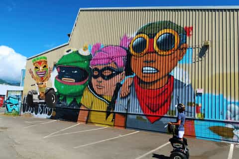 Honolulu: street art e tour in hoverboard sul lungomare