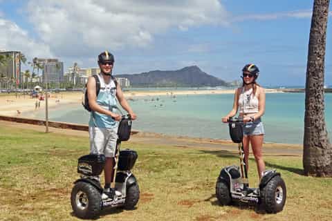 Honolulu: Magic Island and Ala Moana Beach Hoverboard Tour