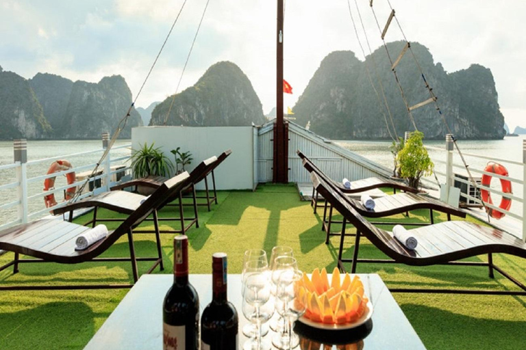 Hanoi: 2-daagse boetiekcruise door Halong Bay met kajakken