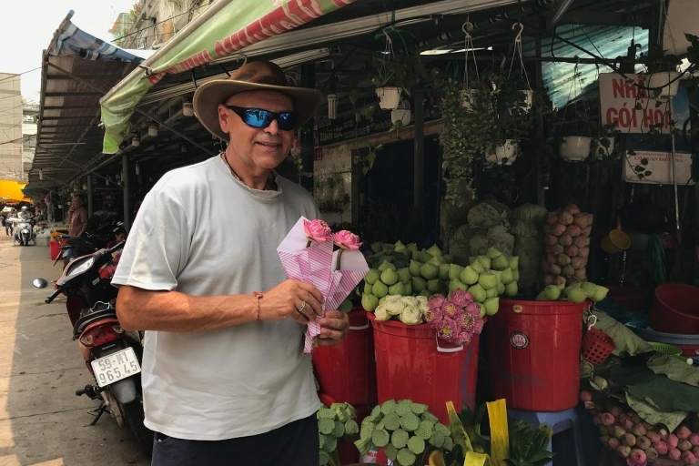 Ho-Chi-Minh-Stadt: Saigon Morning Markets Tour mit dem MotorradTour mit Abholung und Rückgabe außerhalb von Distrikt 1, 3 und 4