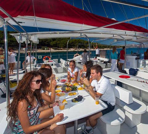 Cruises & boat tours