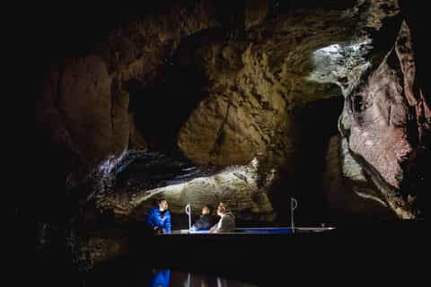Te Anau: Glowworm Caves Guided Tour