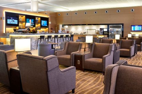 YWG Winnipeg International Airport: Premium Lounge Access