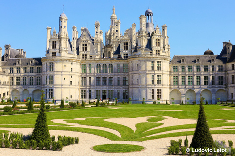 Tours/Amboise : Excursion privée d'une journée à Chambord, Blois et ChevernyExcursion privée d'une journée - Départ à 9 heures