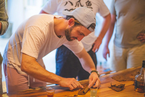 Cartagena: Cigar Rolling & Rum Tasting with Expert Guide