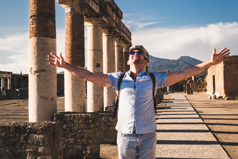 De Nápoles: Traslado para Amalfi-Ravello com passeio por PompéiaDe Nápoles: Transferência para Amalfi-Ravello com Tour de Pompeia