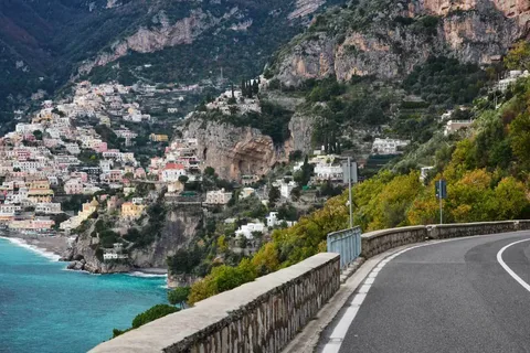 Naples: Private Transfer to Amalfi or Ravello
