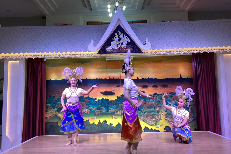 Calypso Cabaret en Asiatique: espectáculo de ladyboys en primera filaEspectáculo nocturno