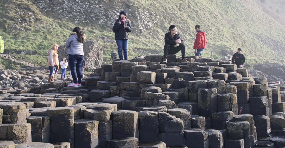 From Belfast: Giant's Causeway Guided Tour with Admissions
