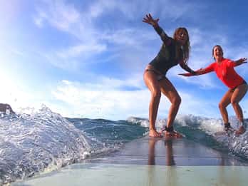 Waikiki Beach: 1-stündiger Surfkurs für 2 Personen Waikiki Beach: 1-stündiger Surfkurs für 2 Personen