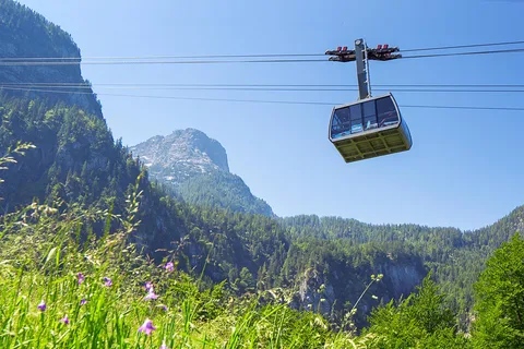 Von Prag: Dachstein und Hallstatt mit Eishöhlen-Tour