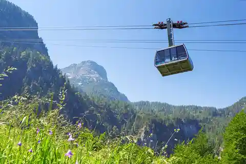 From Prague: Dachstein and Hallstatt with Ice Cave Tour