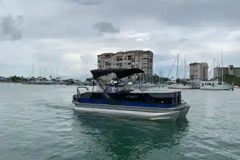 Madeira Beach: Pontoon Boat Rentals Without Captain