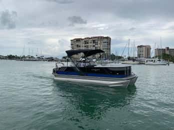 Madeira Beach: Pontoon Boat Rentals Without Captain
