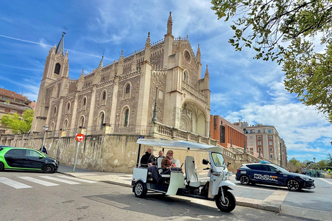 Madrid: Private Tuk Tuk Tour with Expert Guide and Panoramic Views The Classics Tour ~ Discover Madrid in 60 minutes from your STARTING POINT!