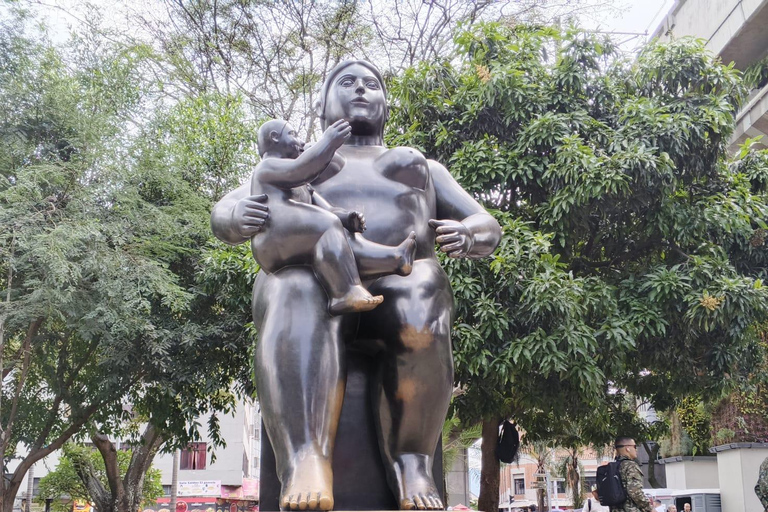 Medellín: Cultural Tour with Lunch and Commune 13