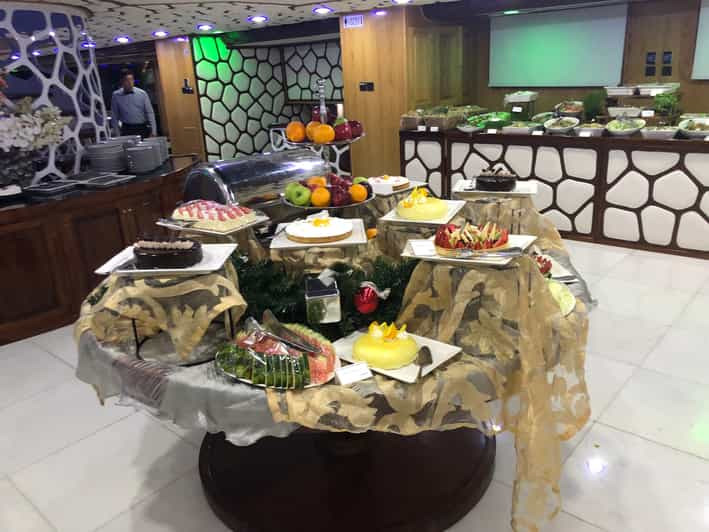 Dubai Mega Jachttour Mit Buffet Abendessen Getyourguide