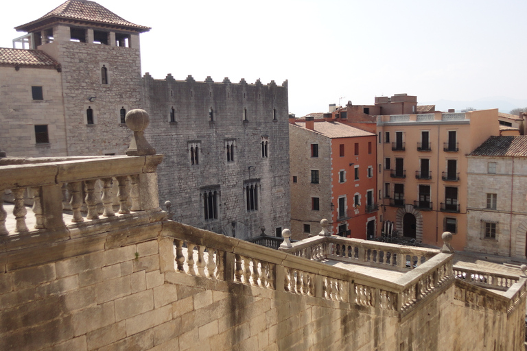 Depuis Barcelone : Visite guidée privée d&#039;une journée à Gérone et SitgesDepuis Barcelone : Visite d&#039;une jounée de Gérone et Sitges en privé