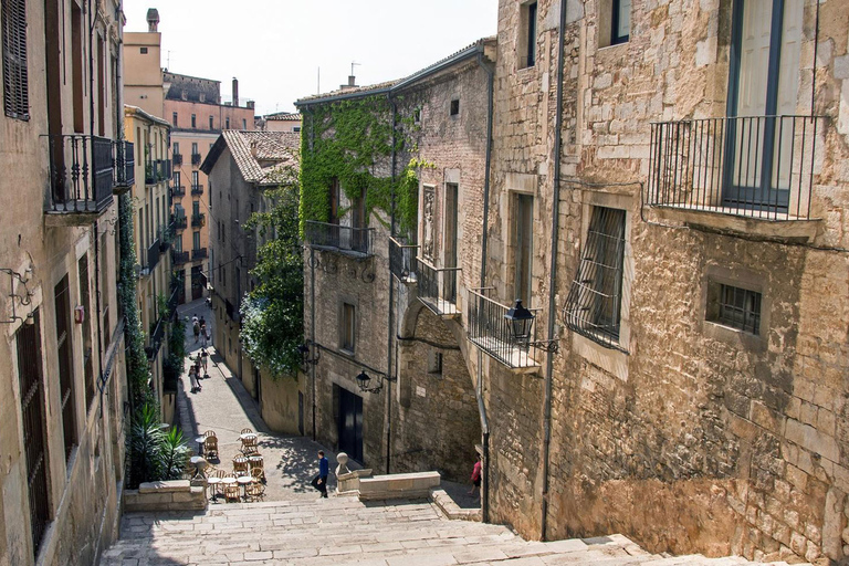 Depuis Barcelone : Visite guidée privée d&#039;une journée à Gérone et SitgesDepuis Barcelone : Visite d&#039;une jounée de Gérone et Sitges en privé