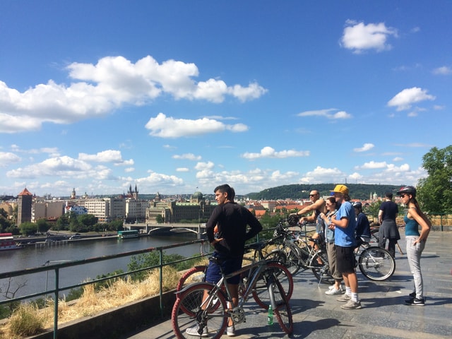 Prague: Stunning Viewpoints, Castle, City & Park Bike Tour