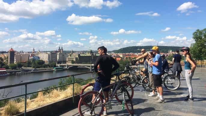 prague 2.5hour panoramic and prague castle bike tour