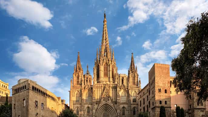 barcelona gothic walking tour with language options