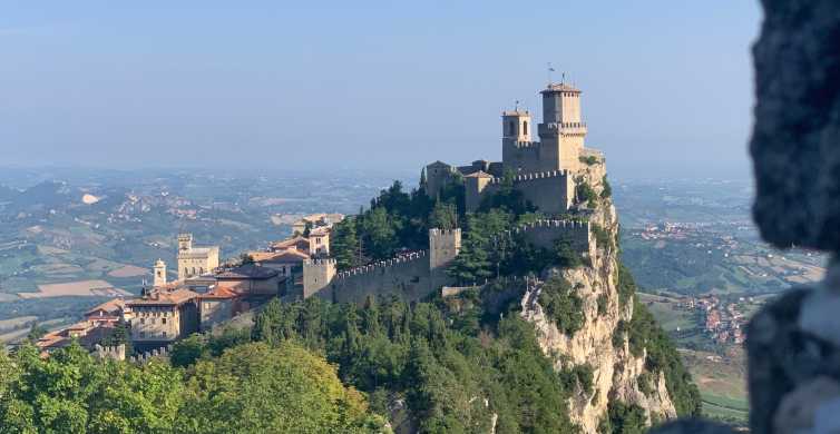 Tour Privado del Centro Histórico de San Marino con guía turístico