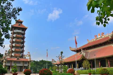 ho chi minh ben duoc tunnels and paintball shooting