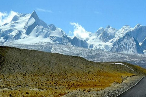 Från Katmandu: 8-dagars utflykt till Tibet med flyg in och utflygningAlpine Club of Himalaya Office - mötesplats