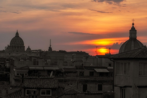 Rome: Sunset Piazza Sightseeing avec AperitivoVisite en italien
