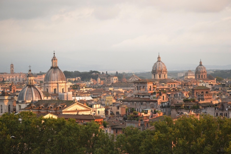 Rome: Sunset Piazza Sightseeing with Aperitivo Tour in English
