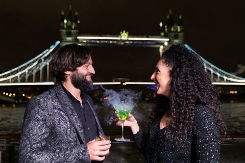 Lontoo: Thames-joen ylellinen illallisristeily elävän musiikin kera