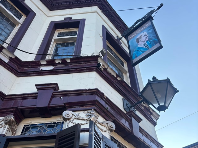 Liverpool: Historic Pub Walk With Local Guide