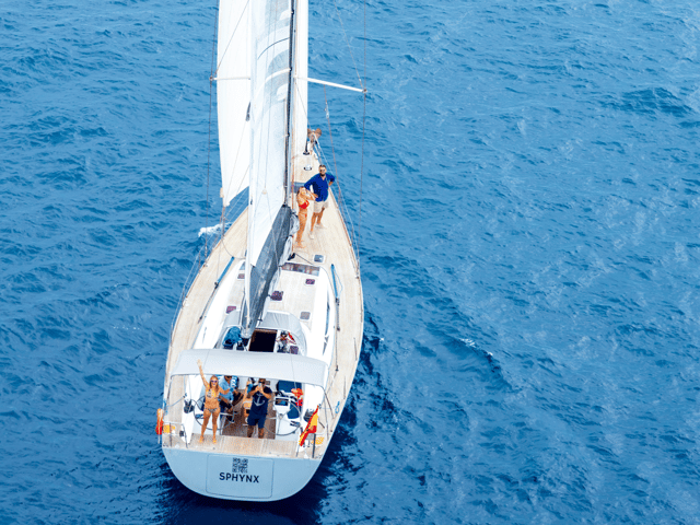 Barcelona: Apus de soare sau după-amiază Yacht Cruise cu băuturi