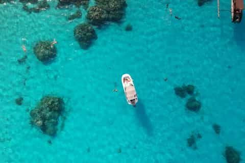 Bora Bora: 3.5-Hour Lagoon Boat Tour with Snorkeling