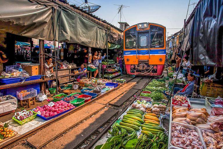 From Bangkok: Damnoen Saduak & Train Market Tour in Spanish Shared Group Tour: Meet at Narai Hotel