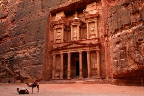 Ab Sharm El Sheikh: Tagestour nach Petra mit der Fähre