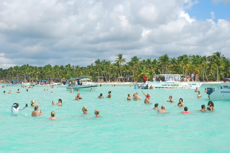 Punta Cana: Entdecke die Insel Saona auf einer luxuriösen Katamaran-Kreuzfahrt mit MittagessenPunta Cana: Saona Island Katamaran Deluxe-Kreuzfahrt mit Mittagessen