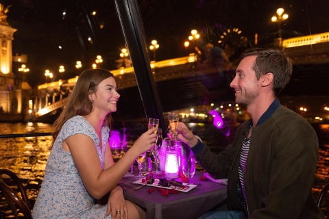 Paris: Dinner auf dem Eiffelturm, Bootstour & Moulin RougeDinner-Bootstahrt und halbe Flasche Champagner