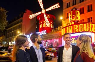 Paris: Eiffelturm-Dinner-Kreuzfahrt mit einer Moulin Rouge Show