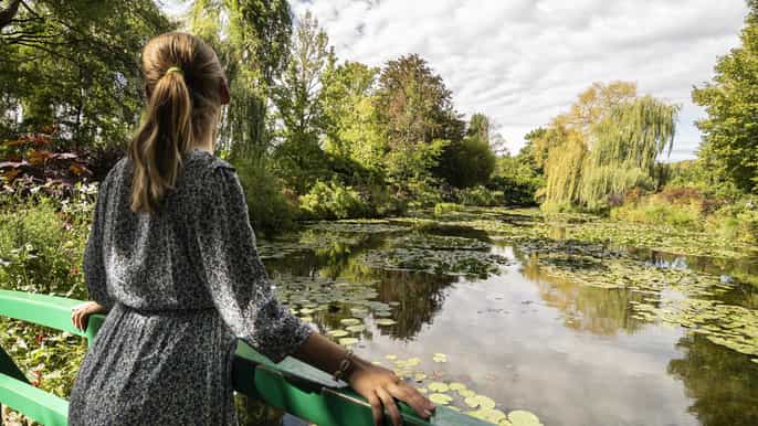 from paris giverny audio guide with painting lunch option