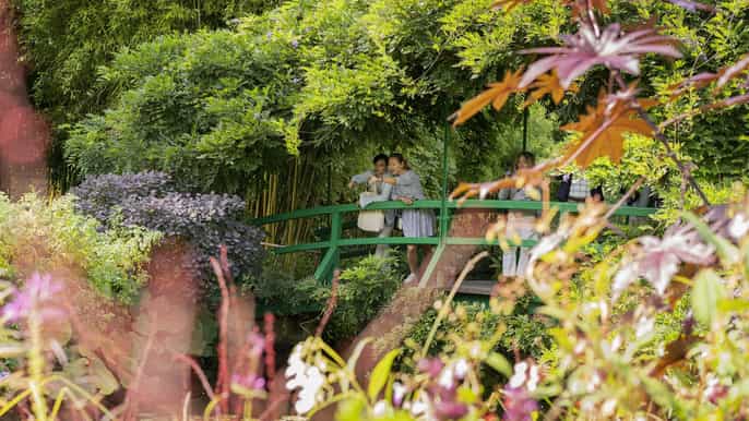 fullday giverny versailles tour by minibus