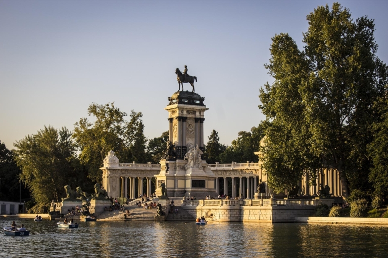 Madrid: recorrido a pie por el Palacio de Cibeles y el parque del RetiroTour privado