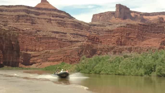 from moab canyonlands 4x4 drive and calm water cruise