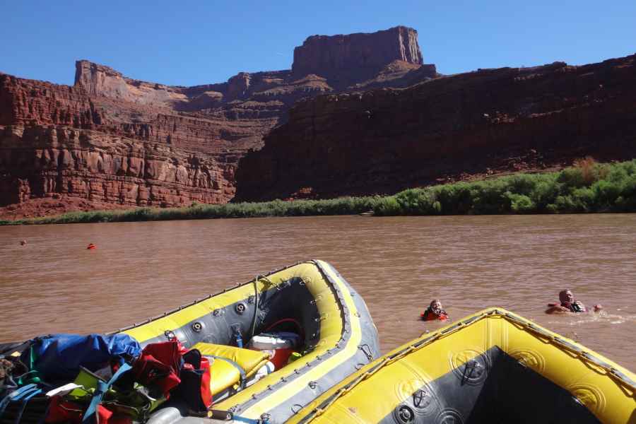 Von Moab aus: Canyonlands 4x4 Drive und Calm Water Cruise. Foto: GetYourGuide