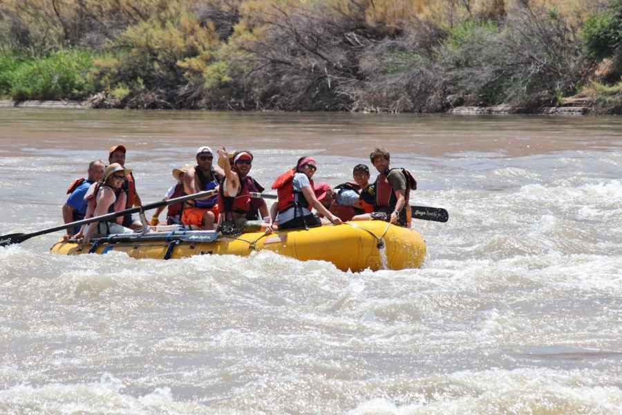 Ab Moab: Rafting-Halbtagestour auf dem Colorado River. Foto: GetYourGuide