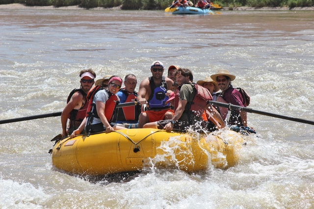 From Moab: Canyonlands 4x4 Drive and Colorado River Rafting