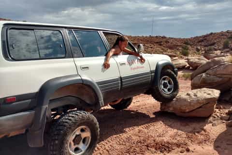 From Moab: Half-Day Arches National Park 4x4 Driving Tour