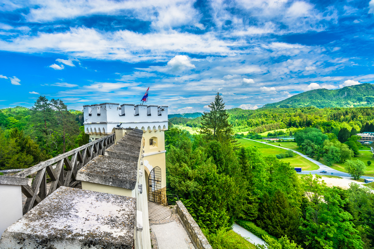 Zagreb: Excursión de un día al Castillo de cuento de hadas con cata de vinos y almuerzo