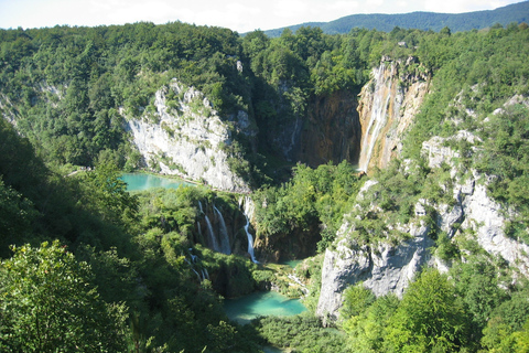 De Zagreb a Split: excursão privada aos lagos Plitvice e Rastoke